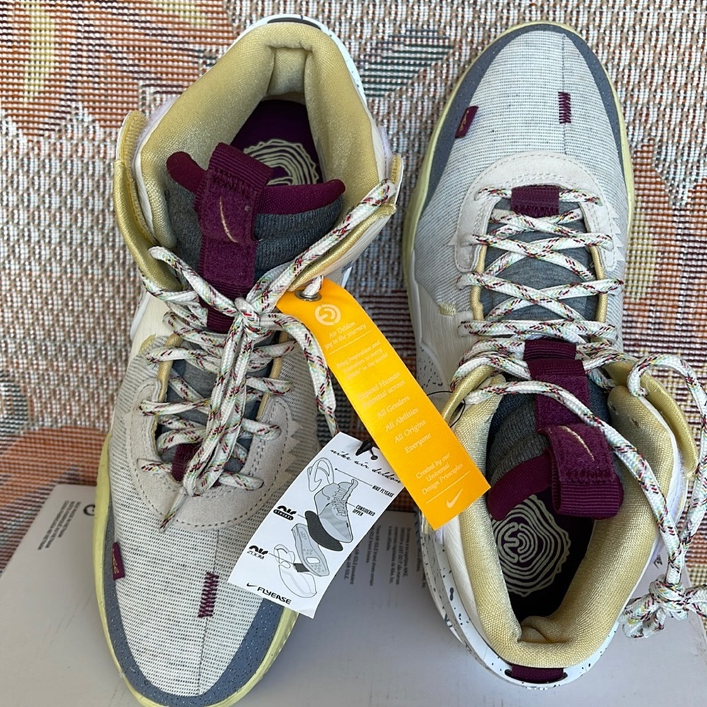 Nike WMNS 2023 Air Deldon 'Deldon Designs'
Air Deldon 1 sneakers athletic shoes - Picture 8 of 16